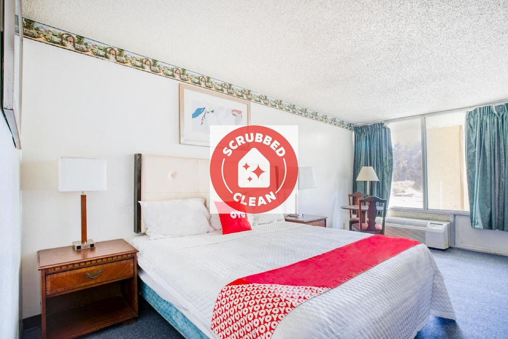 Travelers Inn By OYO, Templeton VA 22/42