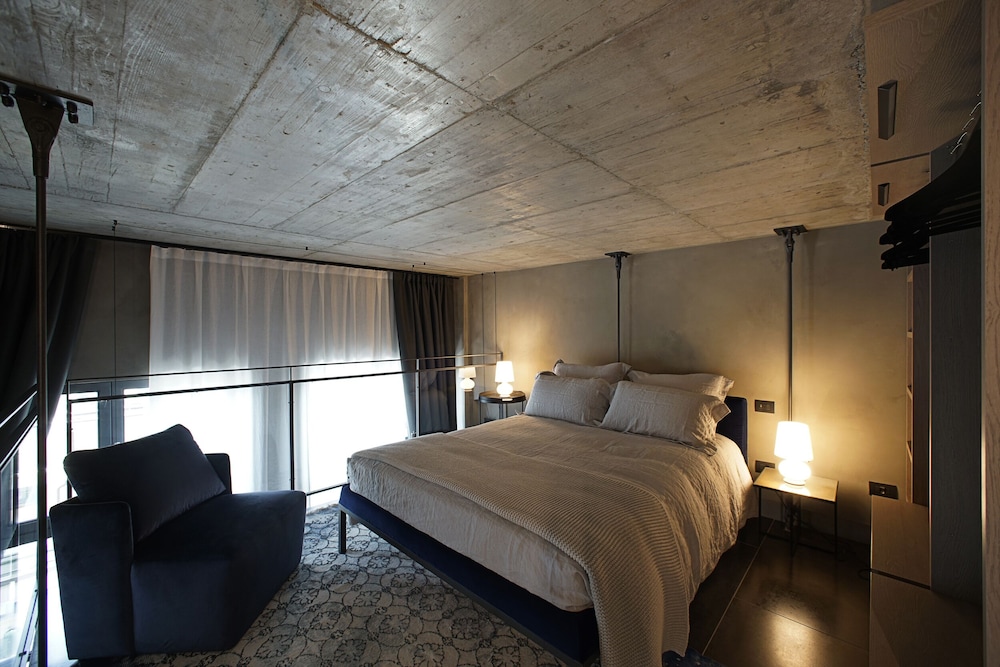 LOFT, DELUXE