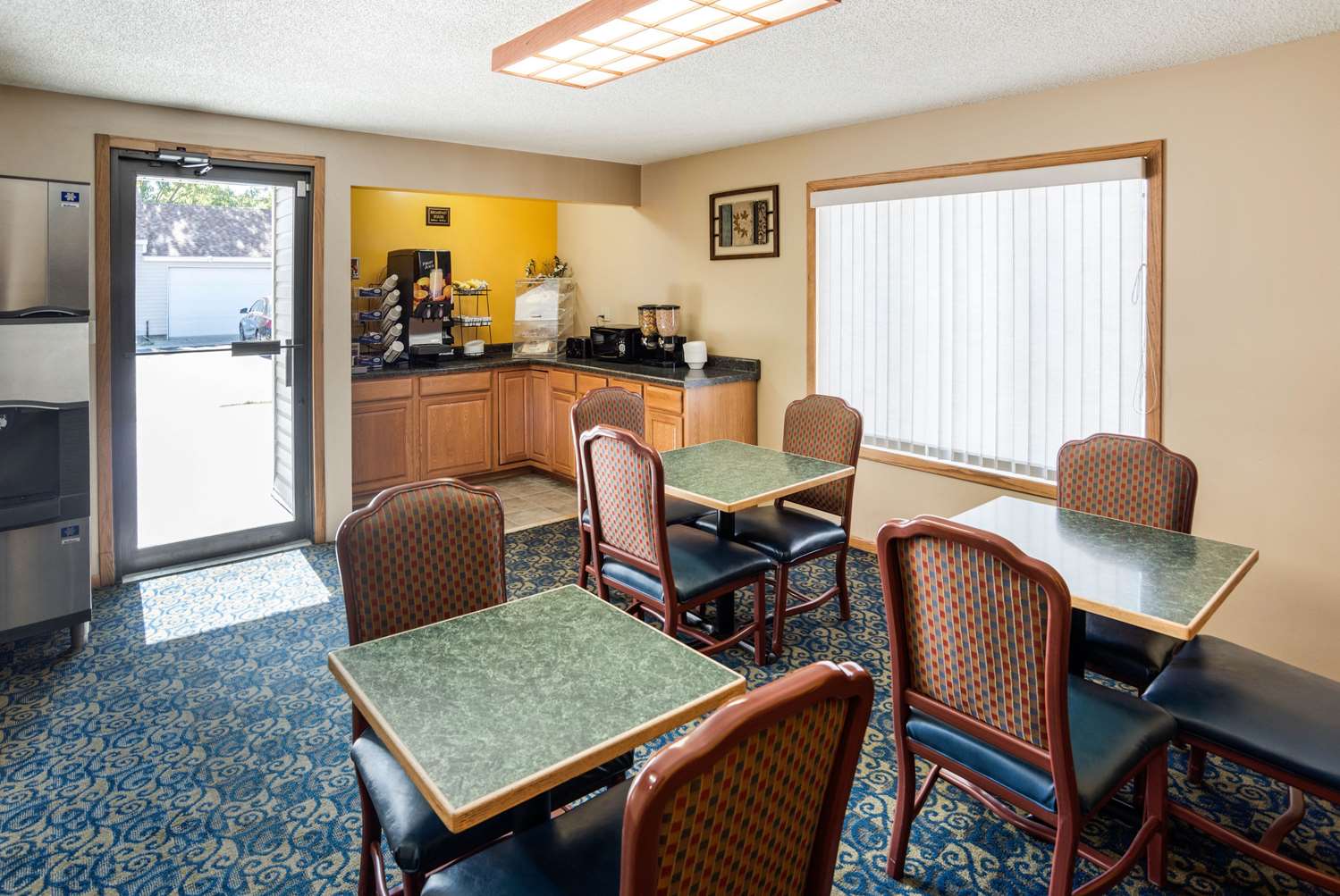 Rodeway Inn & Suites Austin I-90 4/9