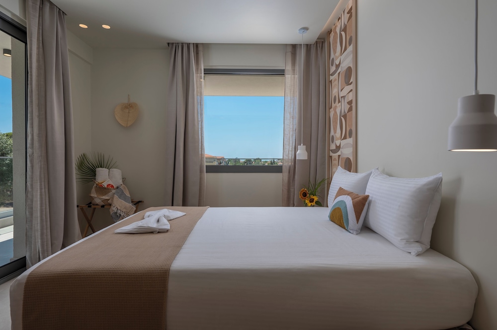 Sandy Seaside Suites 14/66