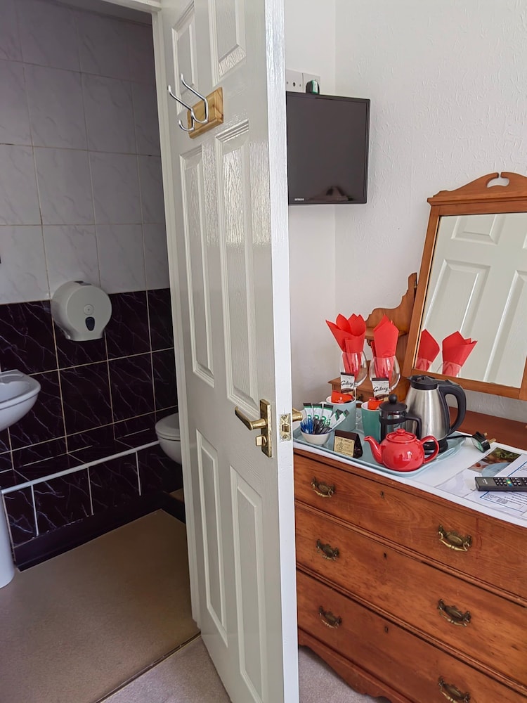 Cardigan Bay Guest House 24/50