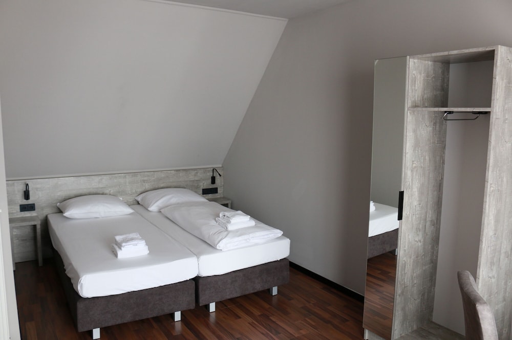 Urban Home Hotel 3/32