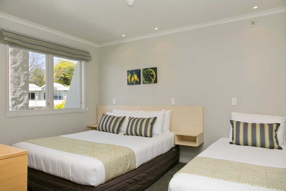 1 BEDROOM, DELUXE, APARTMENT, LAKE VIEW