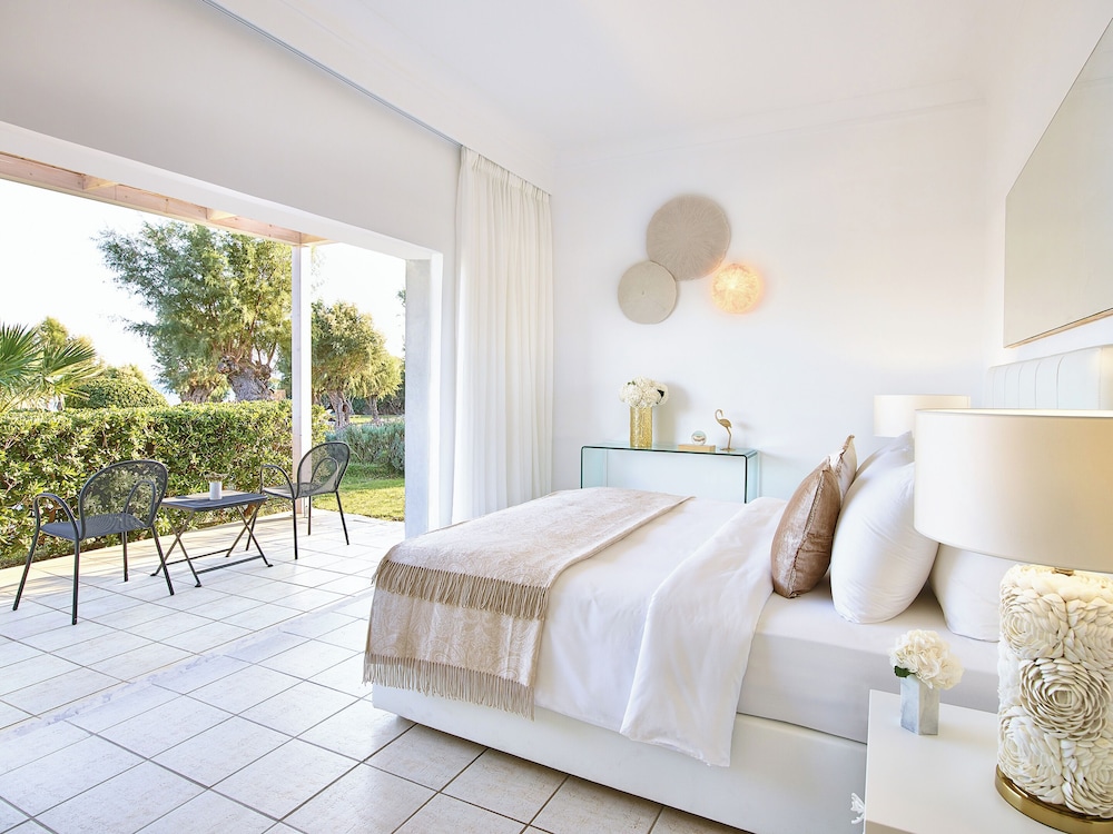 Luxury, Family, Bungalow, Double and Twin Beds, Pool Side