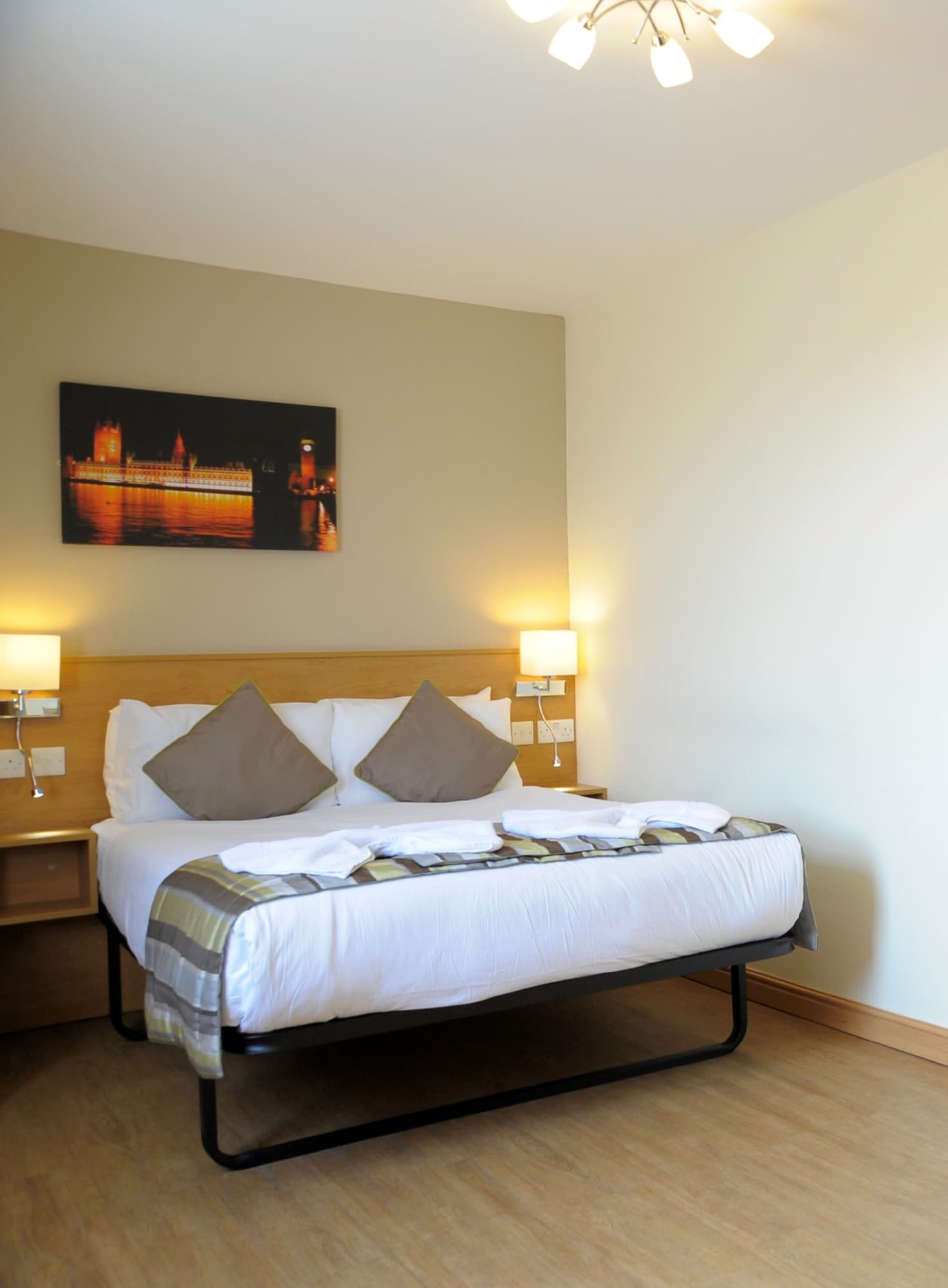 BASEMENT, DOUBLE BED, NO WINDOW