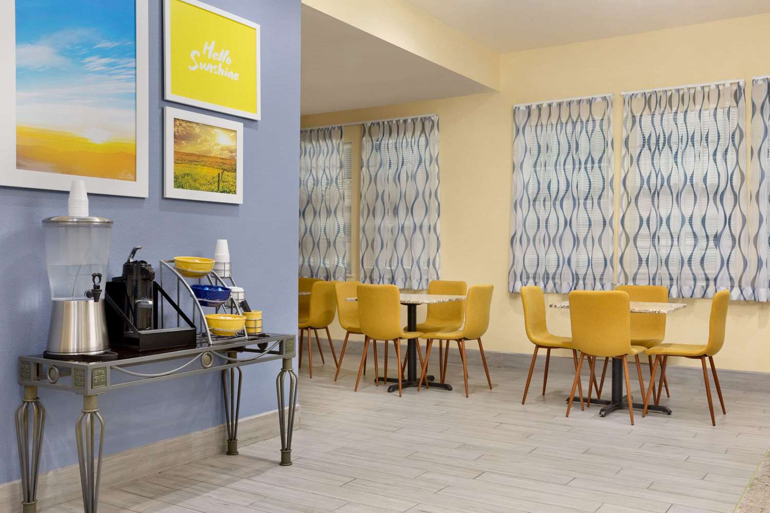 Days Inn and Suites by Wyndham Euless DFW Airport South 49/57