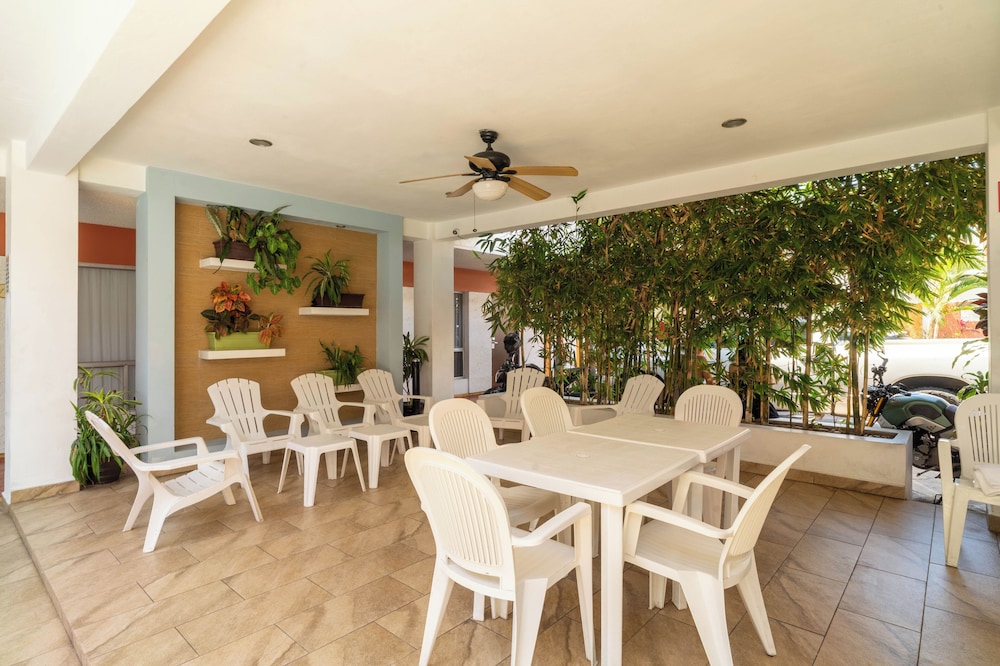 Azteca Inn Hotel 47/62