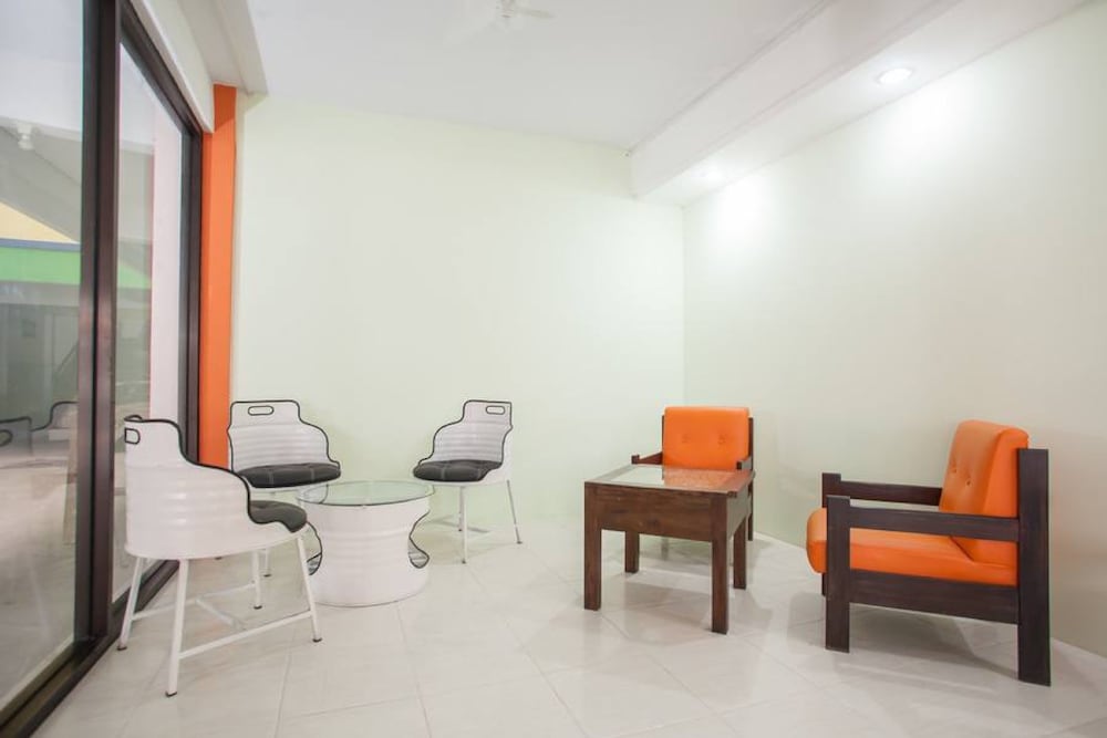 Reddoorz Near Petra University 2 30/34