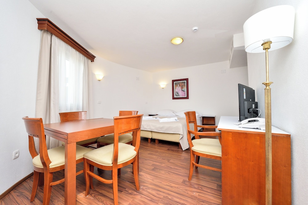 Hotel Zadar 34/54