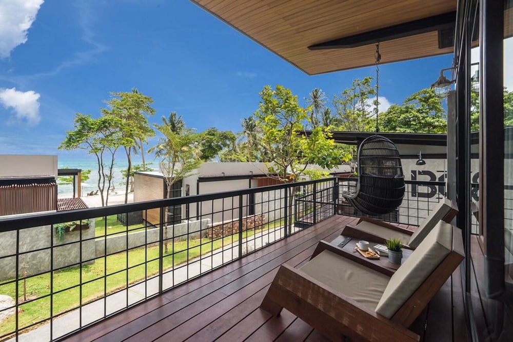The Cabin Beach Resort 36/63