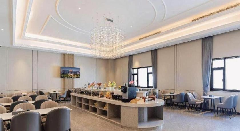 Vienna Hotel (Zhongshan Xiaolan High Speed Railway Station) 41/59