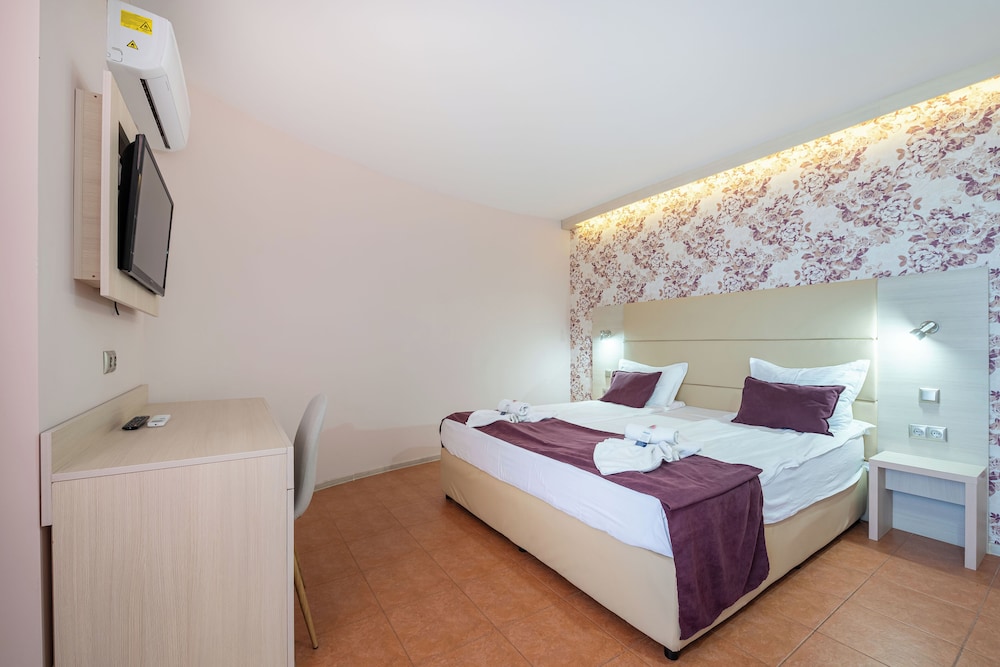 Aphrodite Hotel 18/73