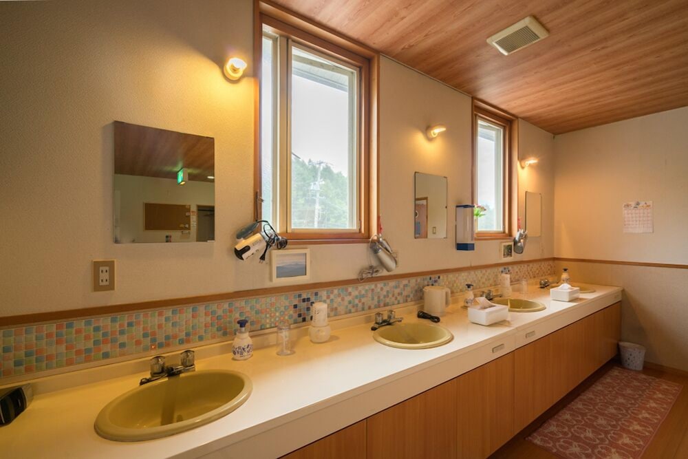 DELUXE, TRADITIONAL, SHARED BATHROOM