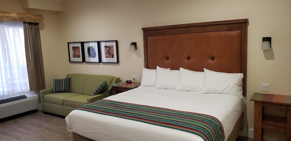 Bluff Dwellings Resort 23/67