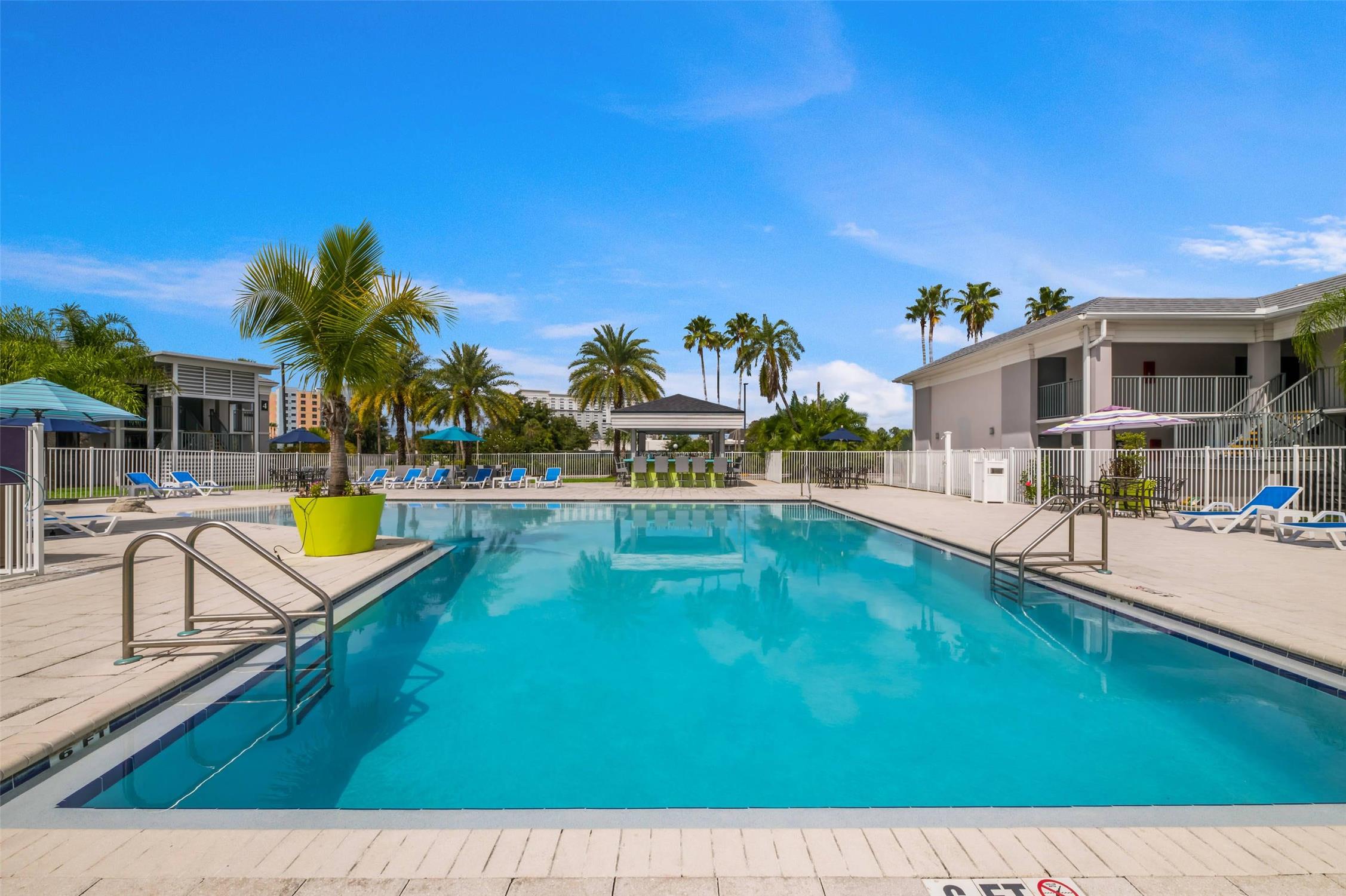 Clarion Inn & Suites Across From Universal Orlando Resort 27/27