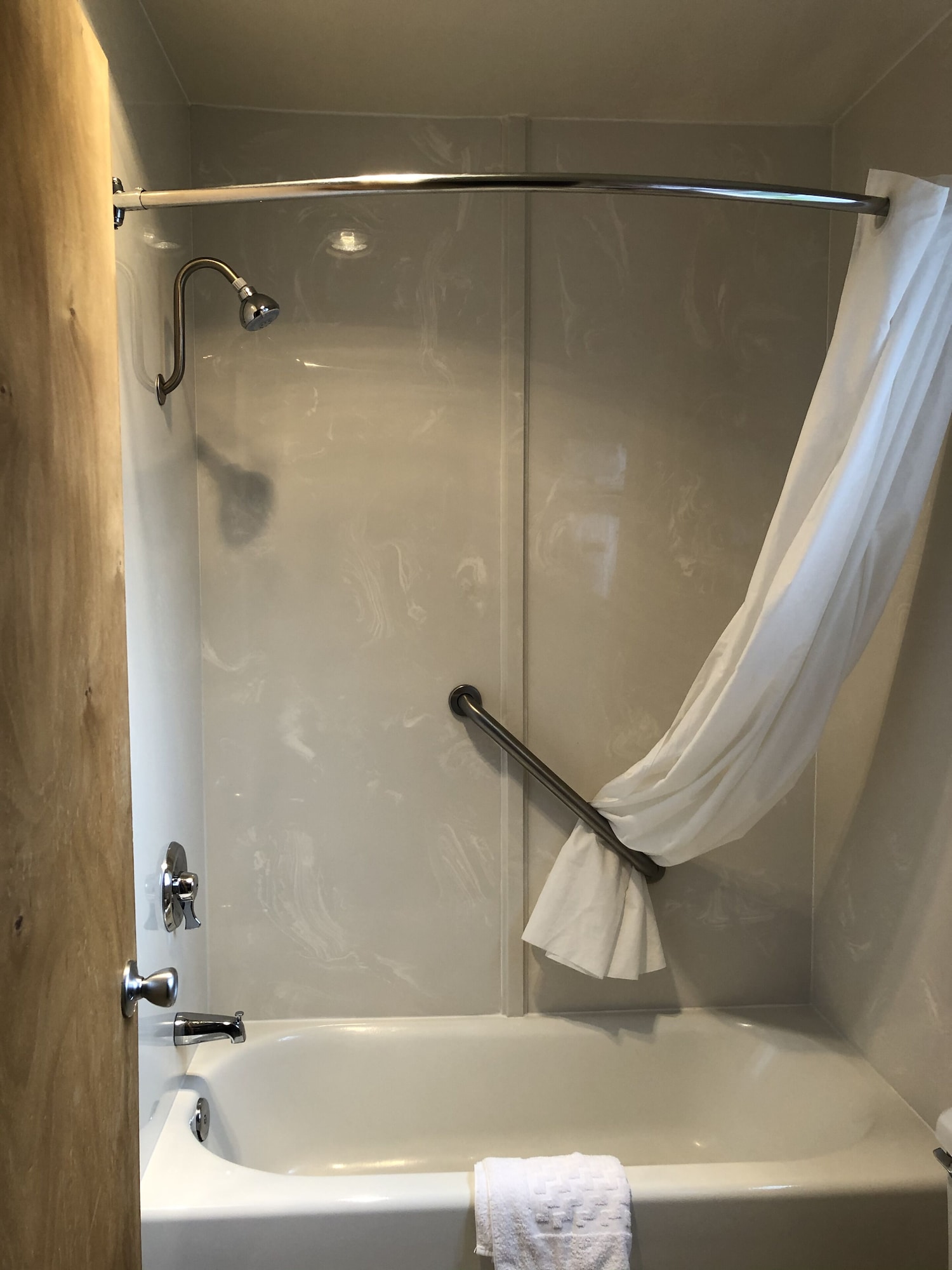غرفة عائلية بسريرين كوين، Best Western Plus Northwoods Inn 6/7