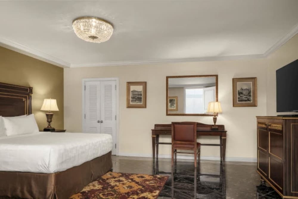 SUPERIOR, KING BED