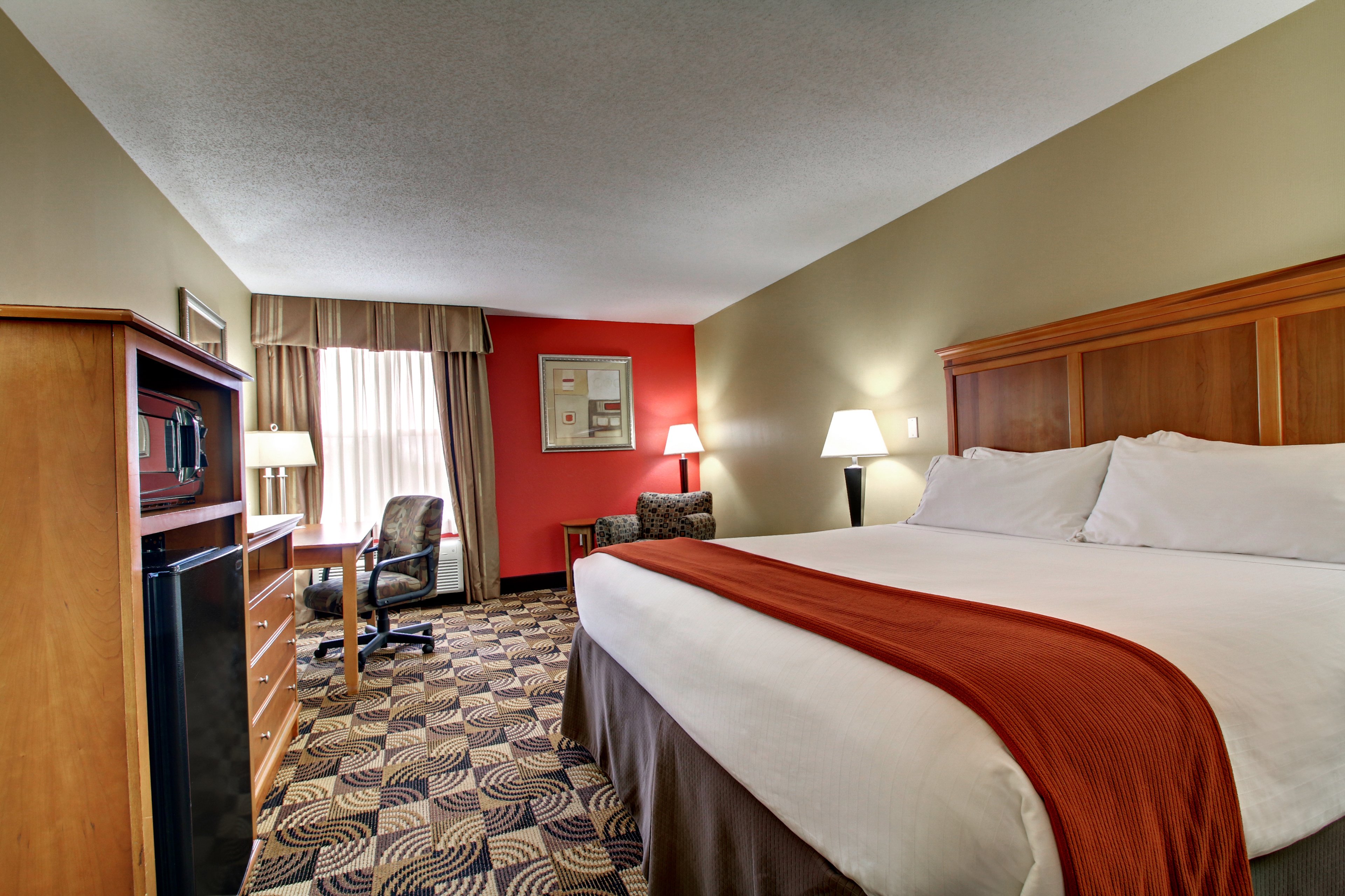 Holiday Inn Express Hurricane Mills Waverly 24/62