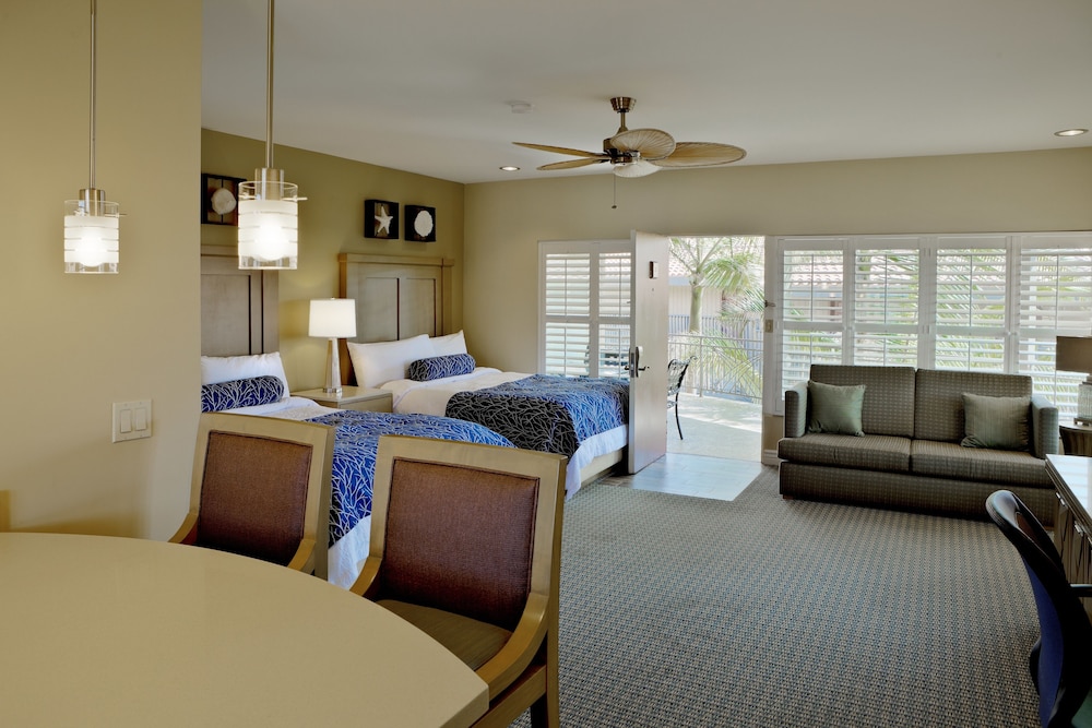 Pacific Shores Inn On Pacific Beach 30/35