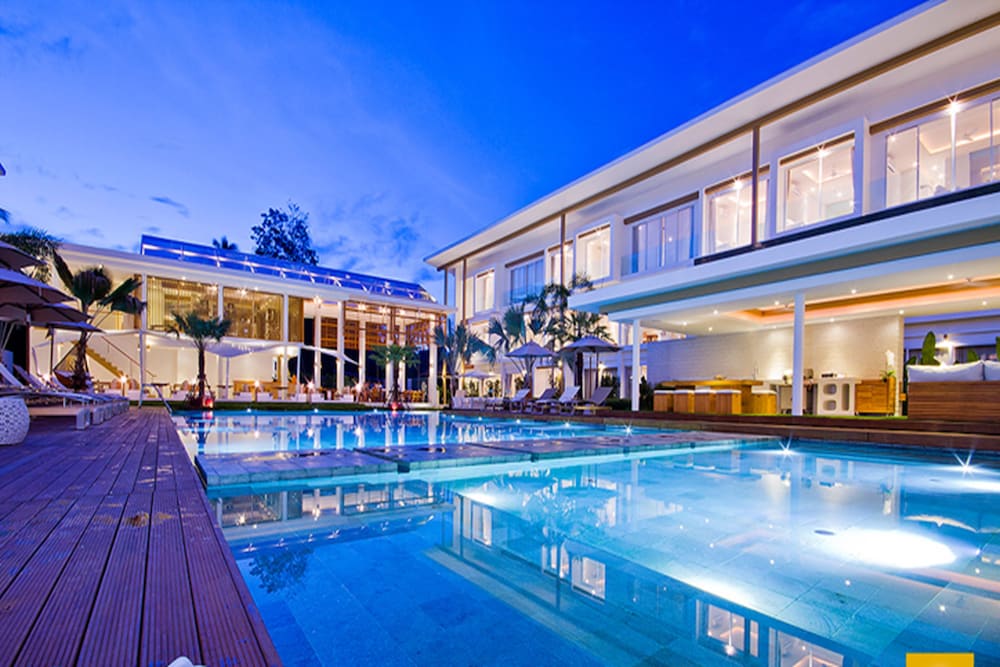 swimming pool spa
