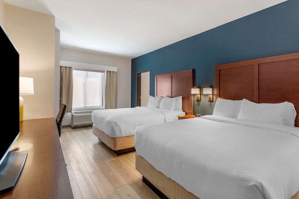 SUITE, 2 QUEEN BEDS