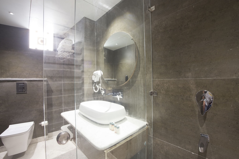 Staybook Hotel Nitya Maharani 44/50