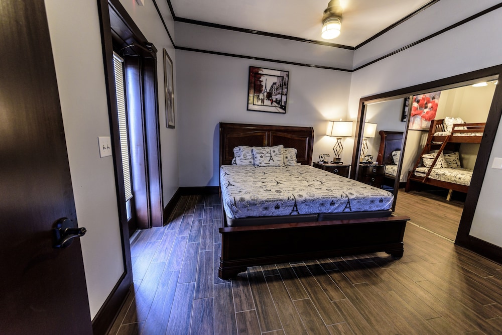 Hotel Defuniak 12/36