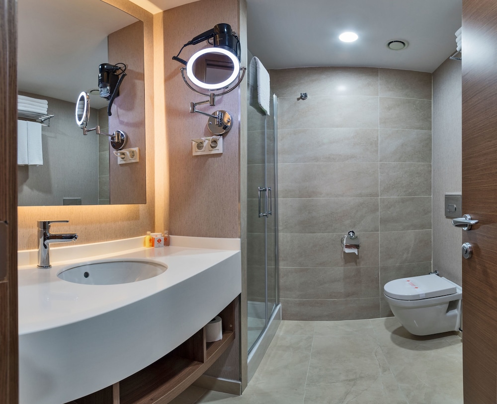 Land Park Hotel Avcilar 46/47