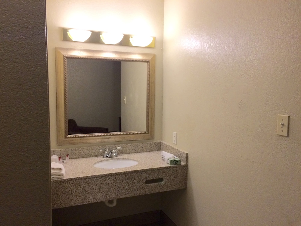 Heritage Inn Express Hayward 26/33