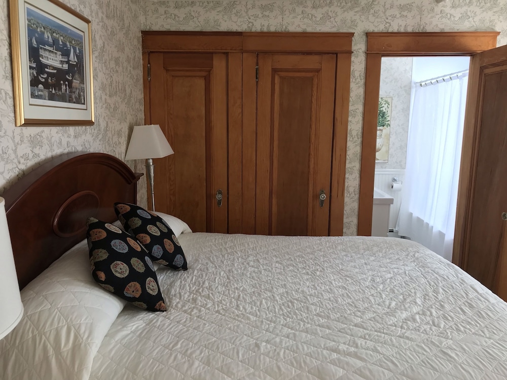 Americas Cup Inn 40/81