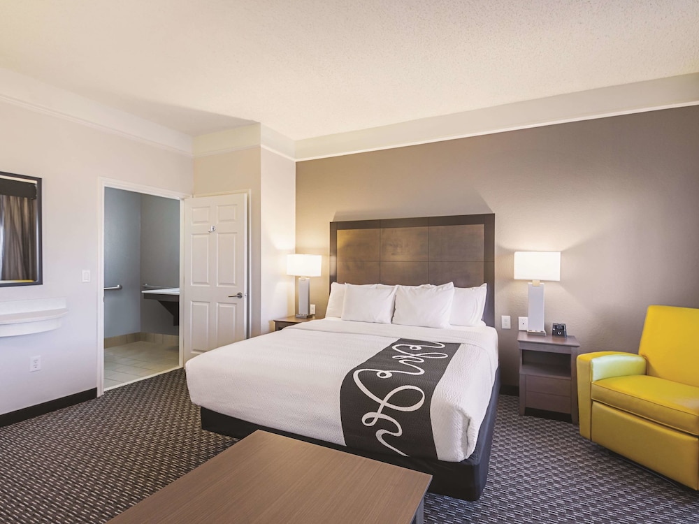 La Quinta Inn and Suites by Wyndham Austin Near The Domain 16/52