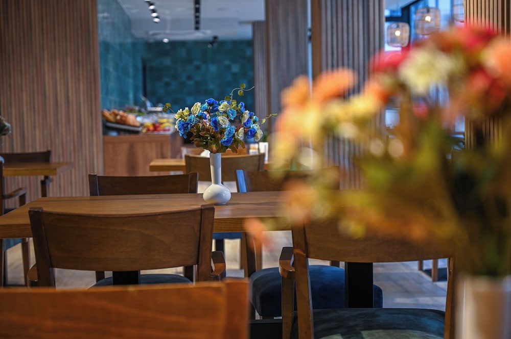 Landmark Hotel 27/50