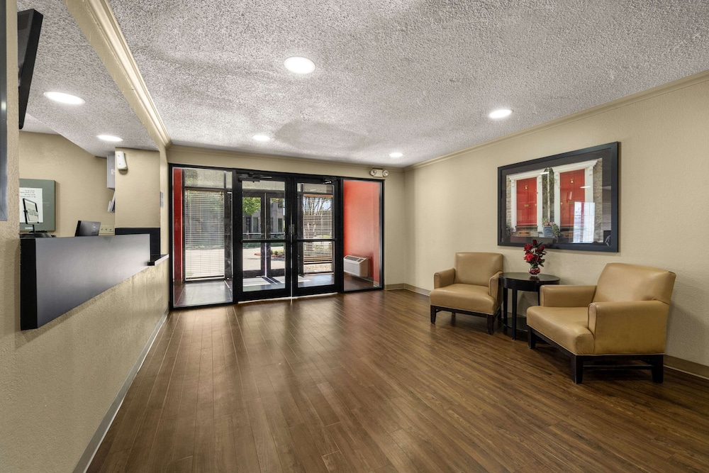 Suburban Studios Houston North I-45 25/40