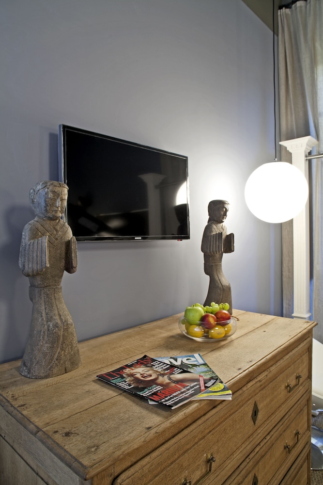 Porcellino Gallery Art Boutique B and B 16/39