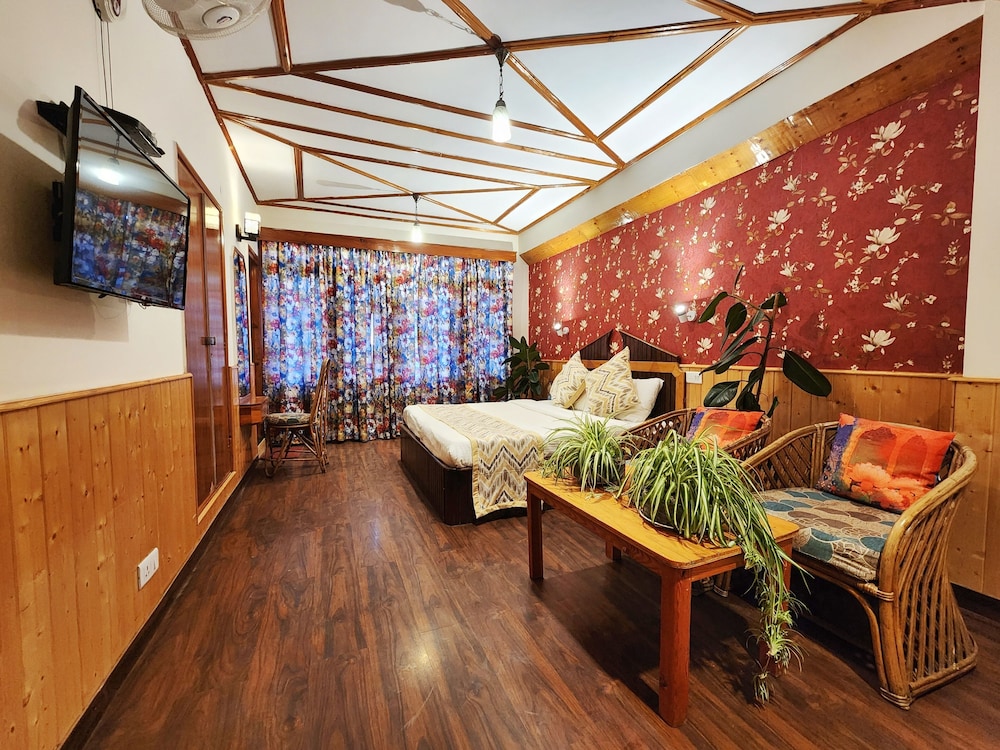 Hotel Pine View ( Pure Vegetarian ) 32/50