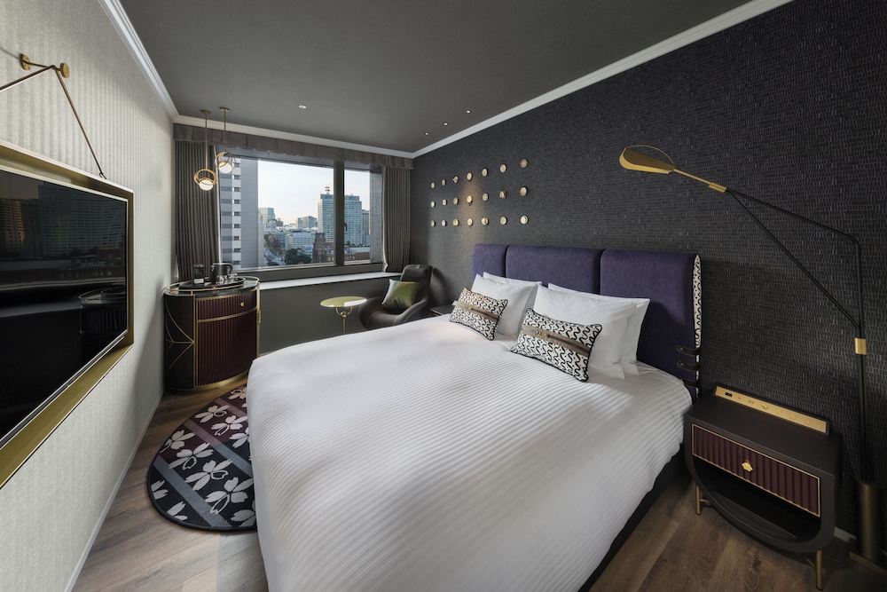 PRIVILEGE, KING BED, LOUNGE ACCESS