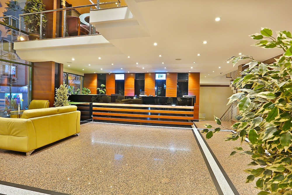 Grand Madrid Hotel 8/34