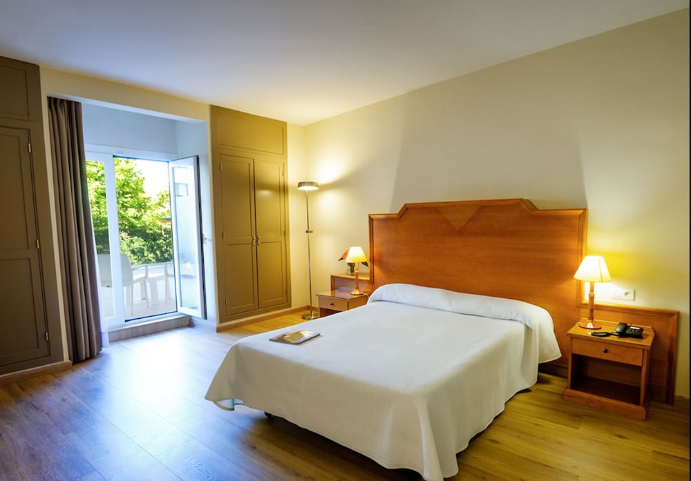 ROOM, SINGLE, SINGLE BED