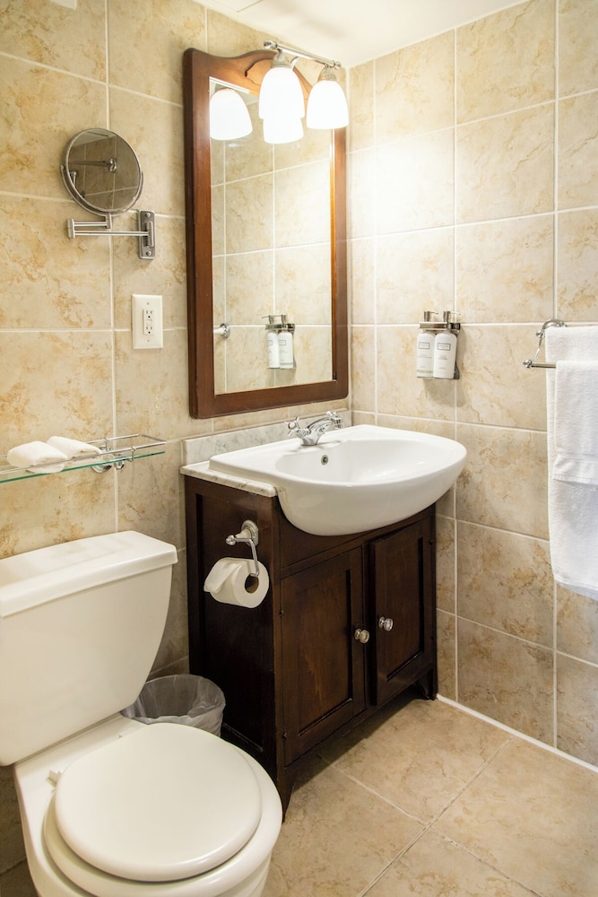 2 Bedrooms, Suite, King Bed, 2 Bathrooms، The Windsor Suites 2/4