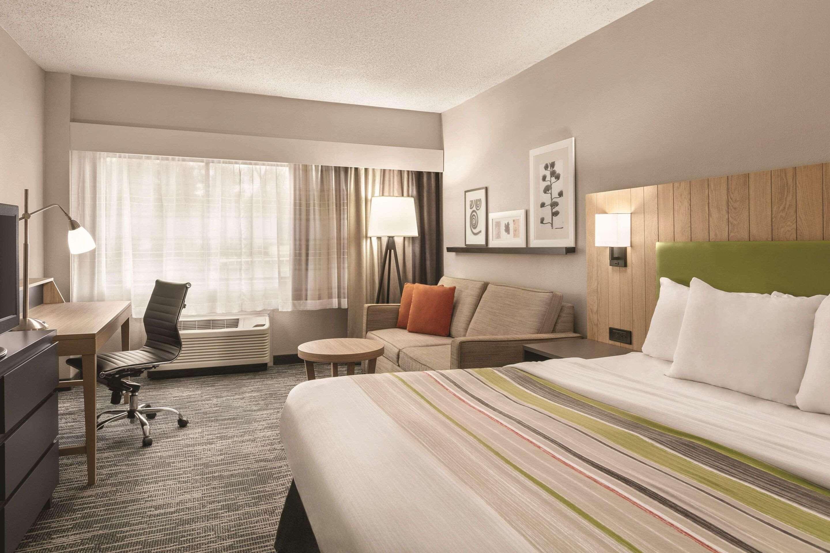 استوديو بسرير كينج، Country Inn & Suites by Radisson, Williamsburg East (Busch Gardens), VA 2/2