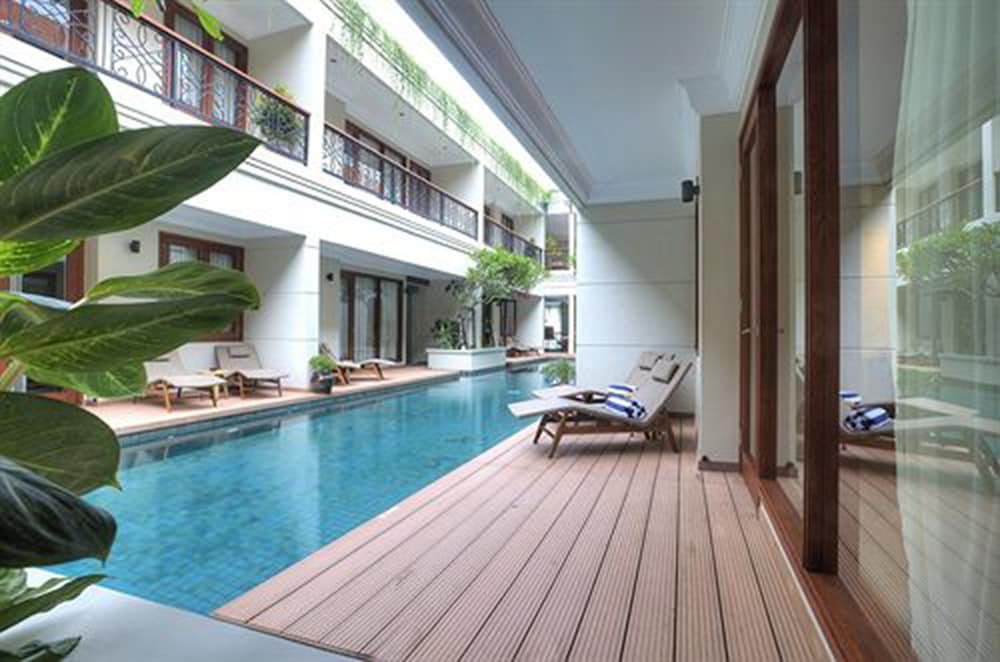 Seminyak Lagoon All Suites Hotel 40/47