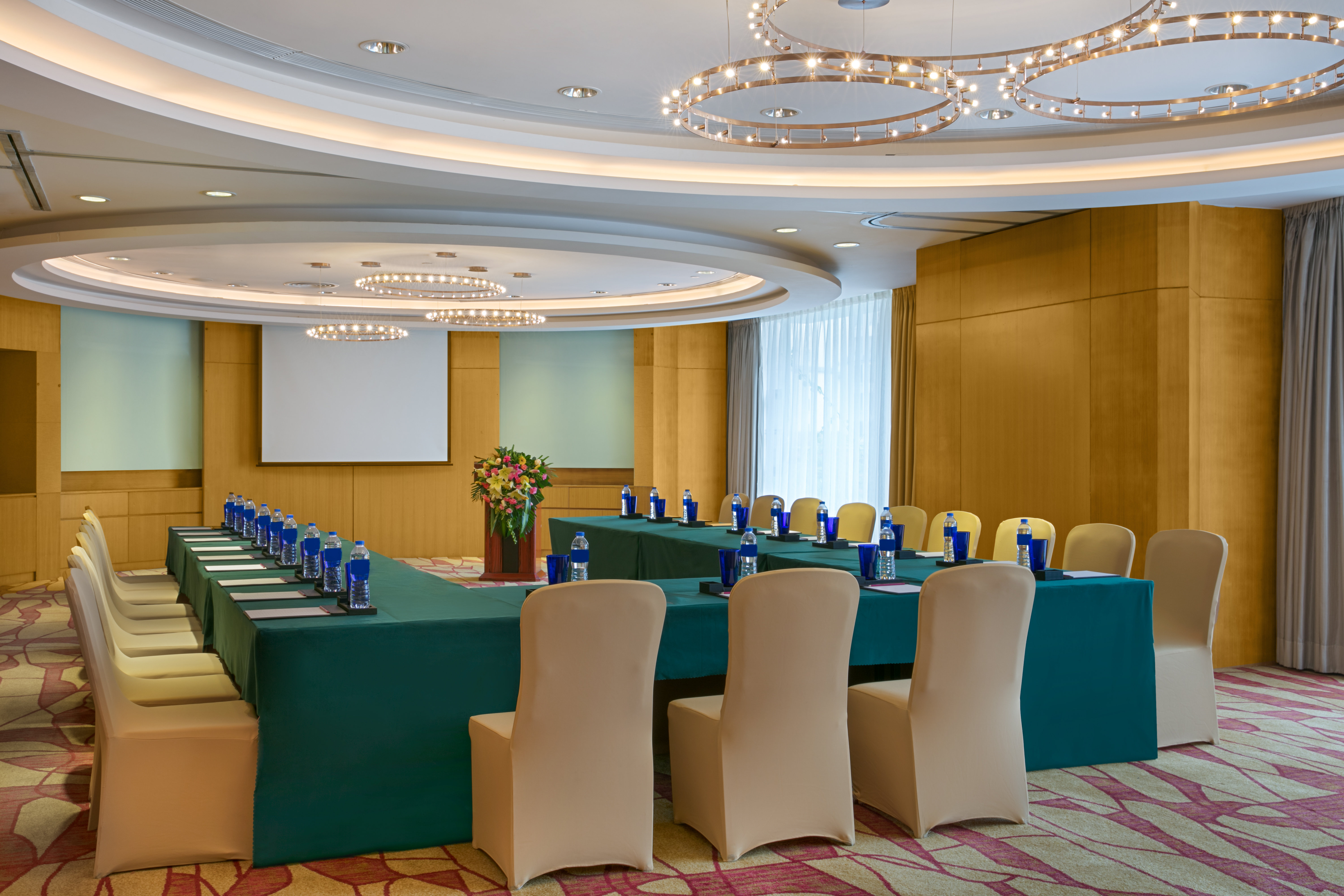 Crowne Plaza Zhongshan Wing on City 39/50