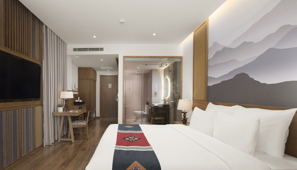 DELUXE, DOUBLE BED, GARDEN VIEW