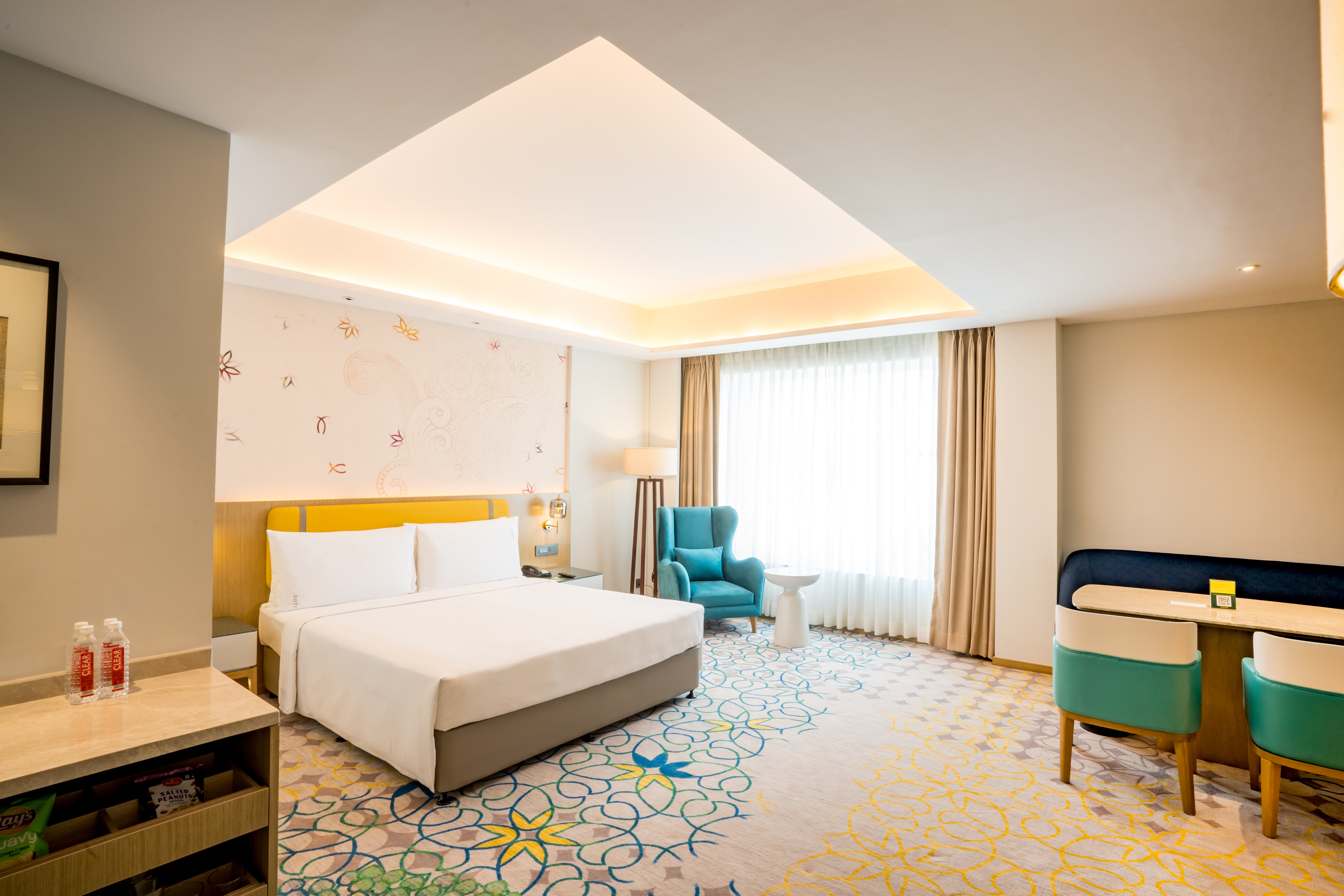 Suite, King Bed, Dining Area