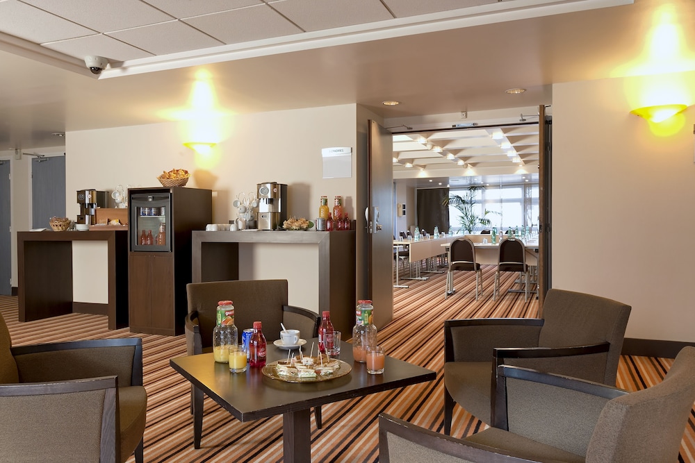 Mercure Paris Massy Gare TGV 38/76