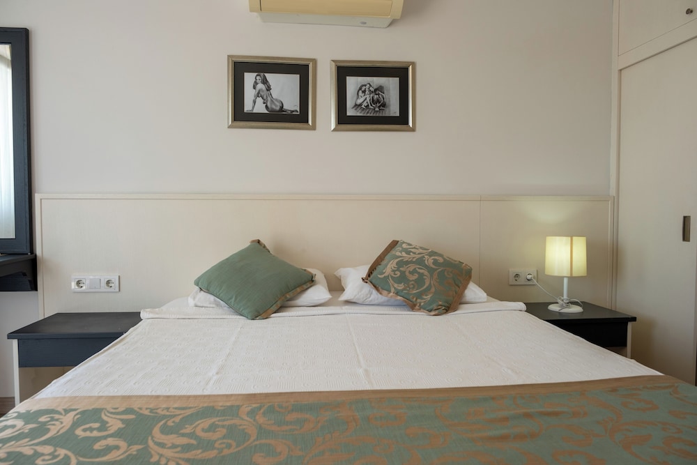 Artemis Hotel 22/69