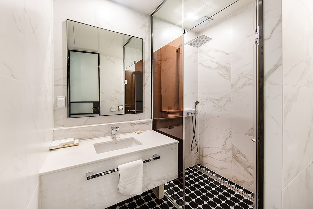 H Avenue Hotel Gwangali Beach 49/50