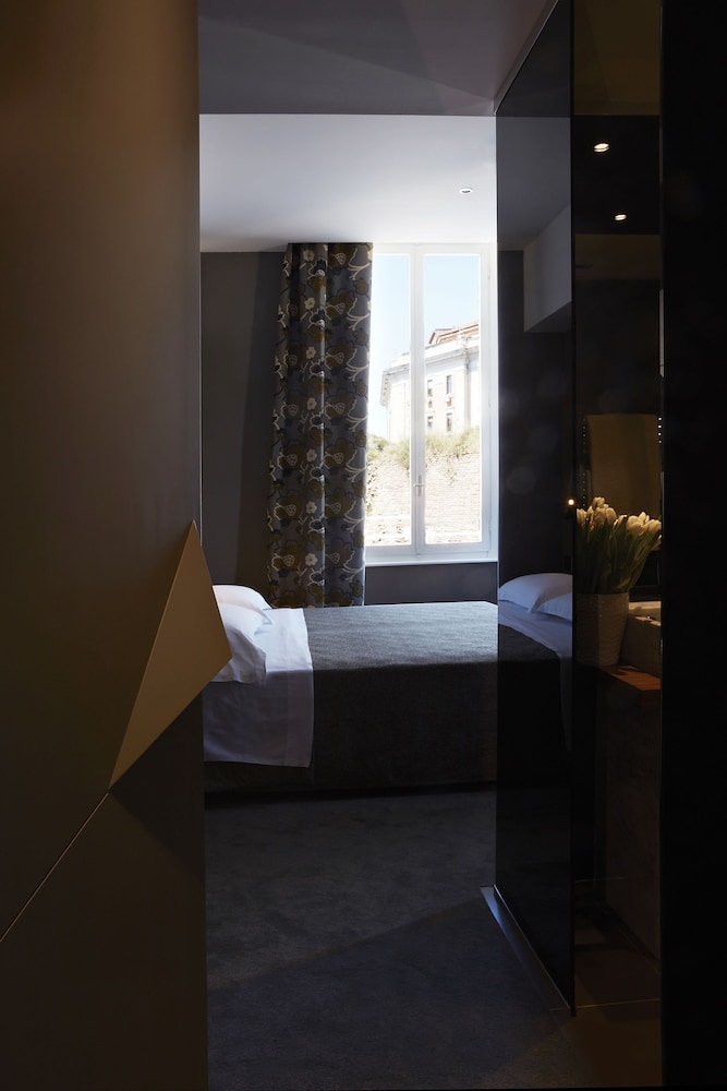 The Building Hotel 36/71