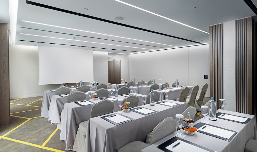 NJV Athens Plaza 68/75