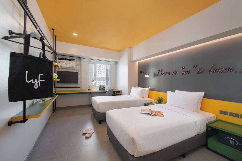 Side by Side, Twin Beds